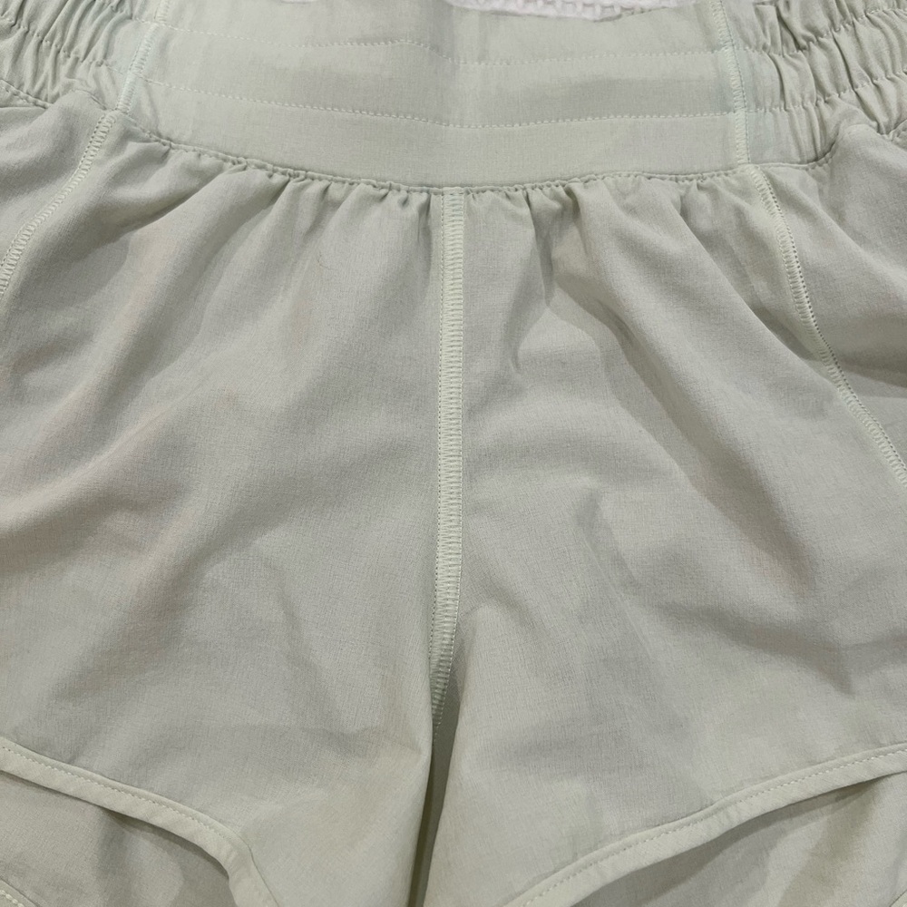 Lululemon Hotty Hots 2.5in, low rise, Elixir - Picture 2 of 7